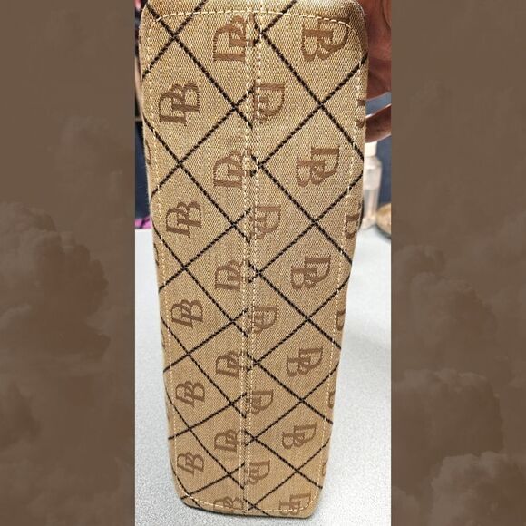 NWOT DOONEY & BOURKE MAXI QUILT SMALL EAST /WEST SLOUCH LEATHER STRAP PURSE - Picture 13 of 17